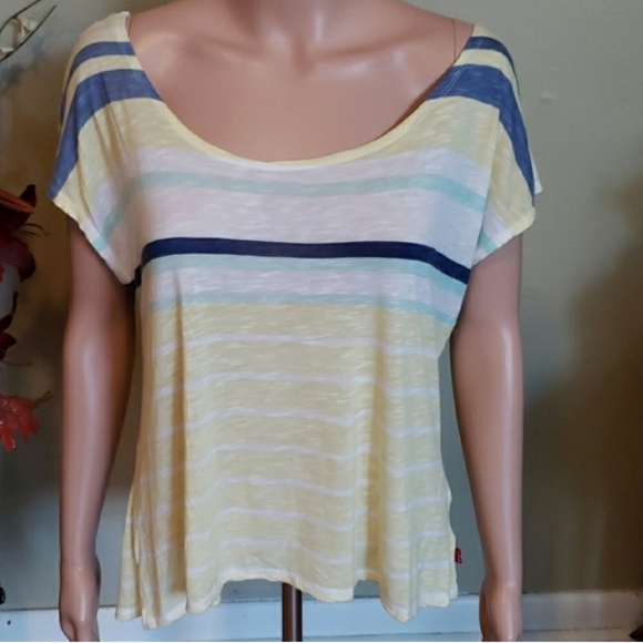 Levi's Tops - Levi's pale yellow striped slub t-shirt
